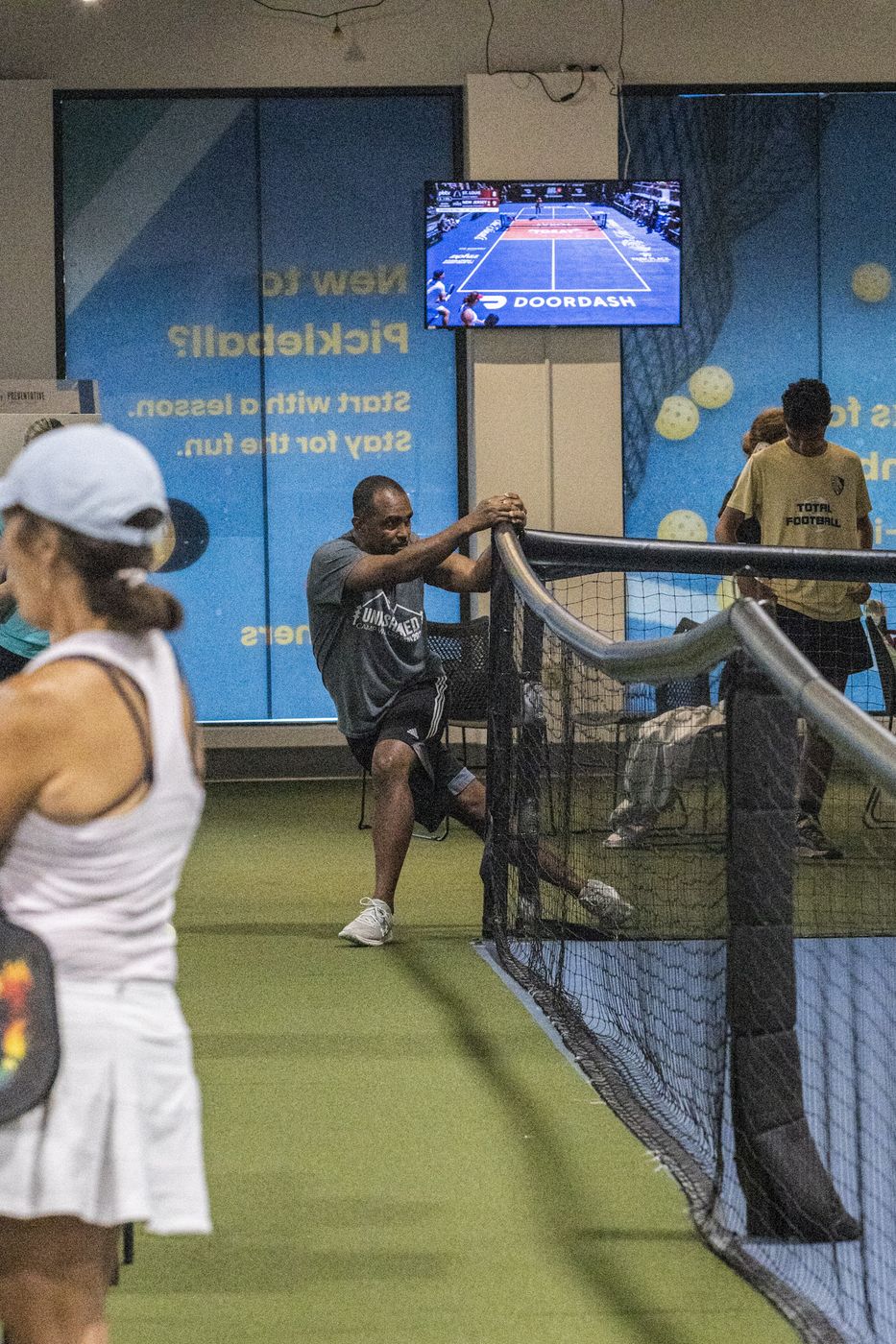 Player watching a rally from the baseline